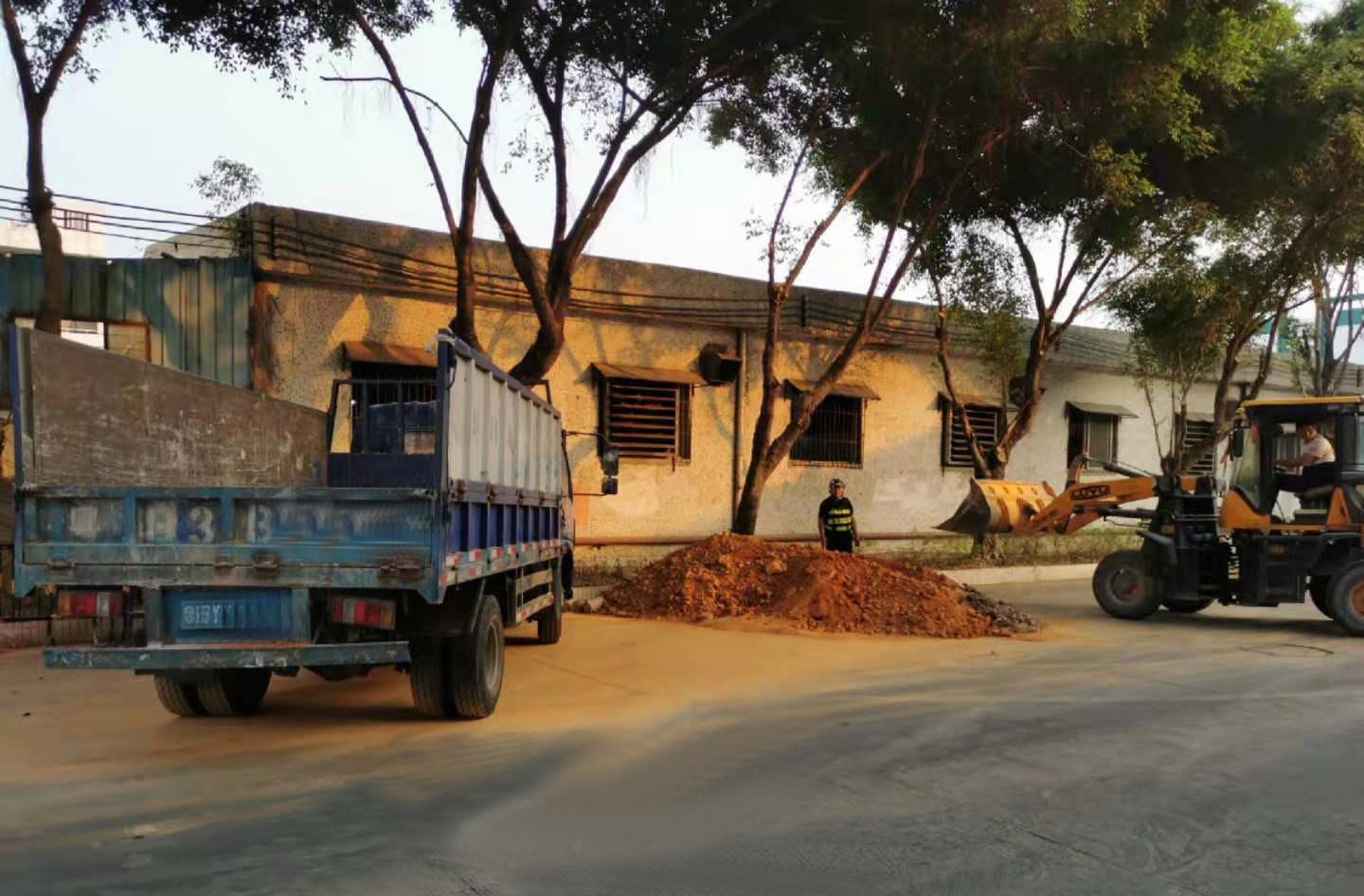 建筑丝瓜视频在线看污片费用定价多少钱一车？