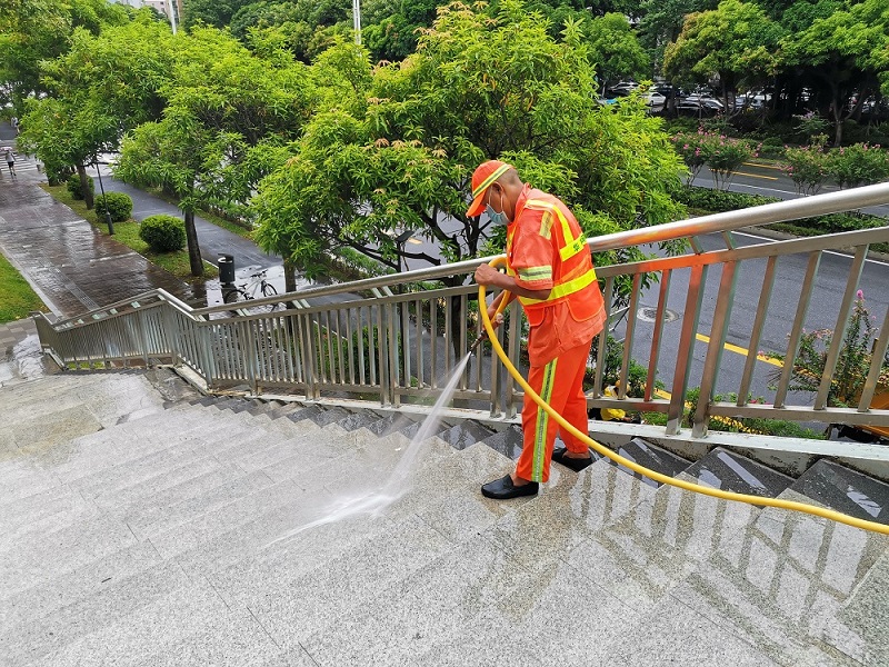 净化空气、保护环境—市政清运的环保价值与使命